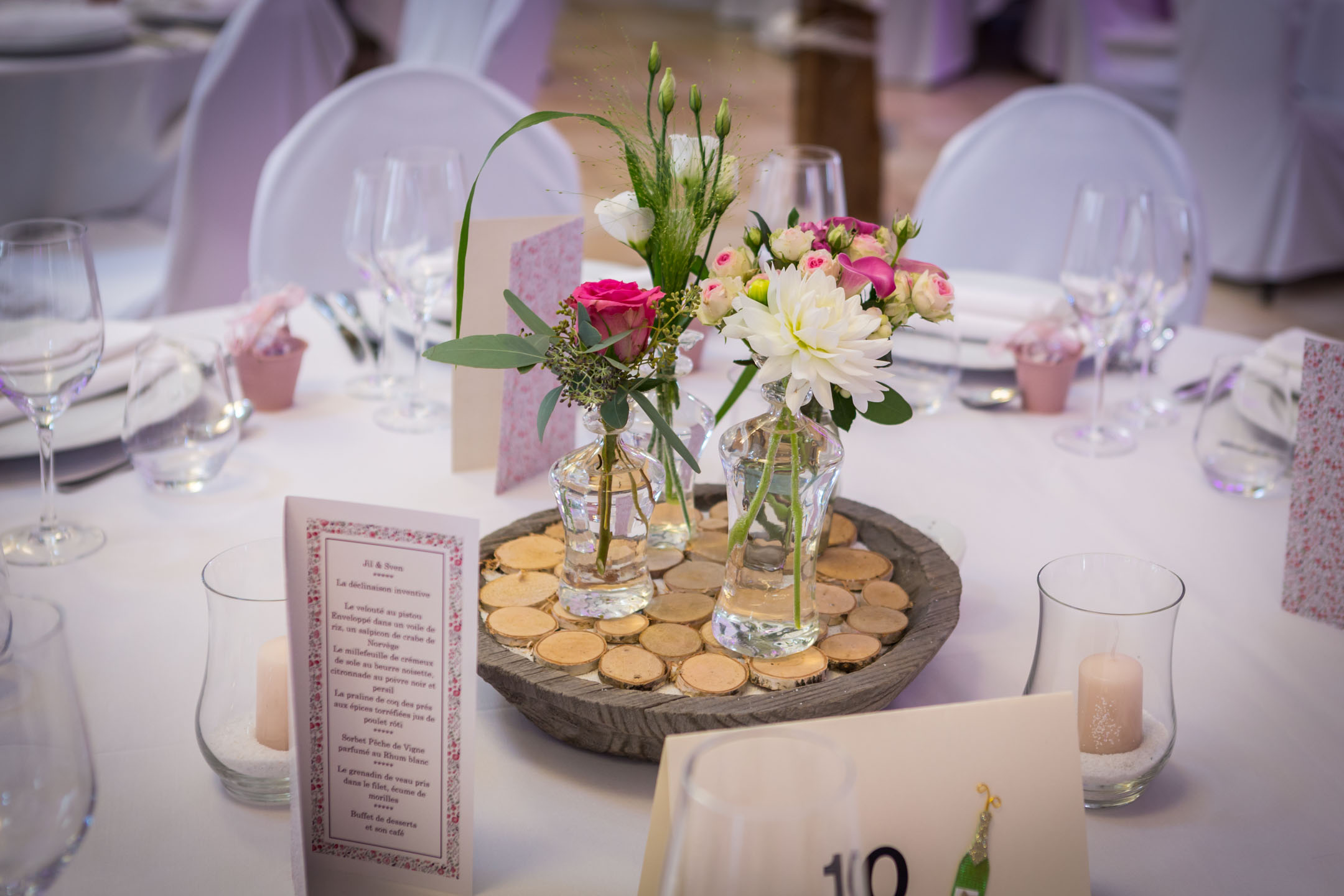 Photo de détail de la décoration de table de mariage à Urspelt