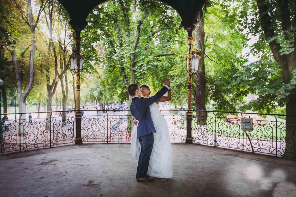 Portrait de couple de mariés Parc de la Pépinière à Nancy